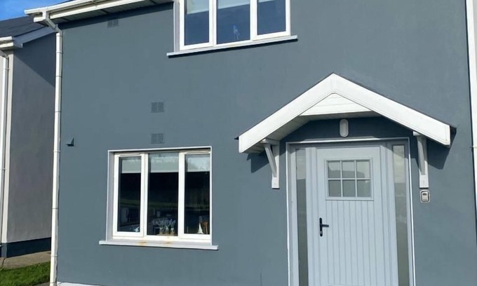 Kilkee House | 35 Atlantic View, Kilkee - a two story that sleeps 5 guests in 3 bedrooms