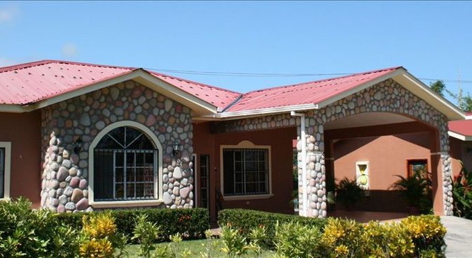 Lotificacion Rancho Lima Villas Campestre House | 35 Foot Pool with 2 New Homes - La Ceiba, Honduras