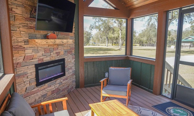 Bronson House | 35 minutes from both Gainesville and Ocala, 20 minutes from HITS