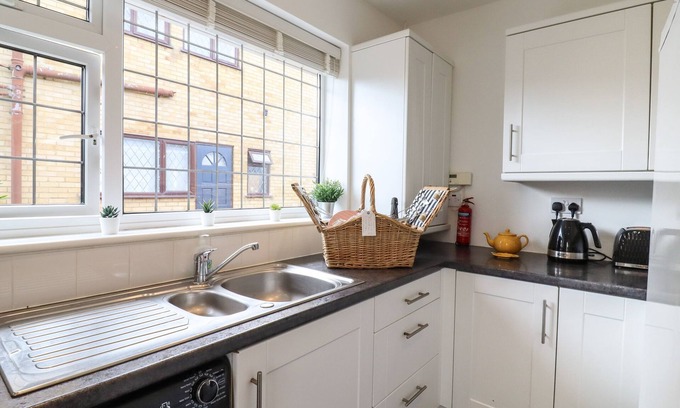 Dymchurch Cottage | 35 SEABOURNE WAY, pet friendly, country holiday cottage in Dymchurch