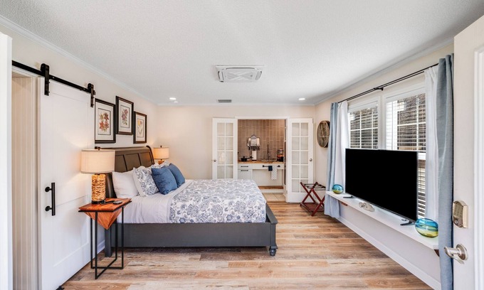 Waxhaw Apartment | 350 sf 3 min From DT Waxhaw Sleeps 2 Private PationThe Little Big Suite