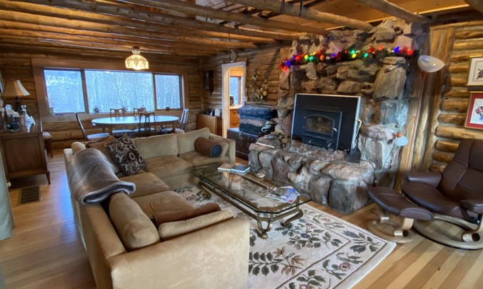 Bailey Cabin | 360 Degree Mountaintop Views, Luxurious Hot Tub & Designer Kitchen