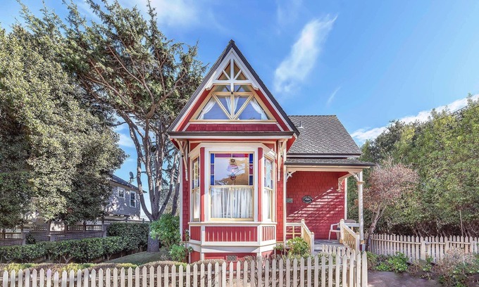 Pacific Grove House | 3812 Little House - Historic Home, Walk to the Bay