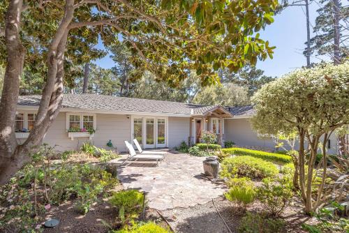Del Monte Forest House | 3835 Molly's Cove home