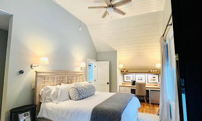 Huletts Landing House | 39- 5 Star Reviews on AirB, No Cleaning Fee, New Everything, CAC & Walk to Water