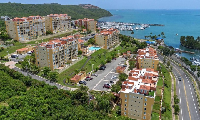 Sardinera Apartment | 3b2b Apt w Marina View +3 Pools