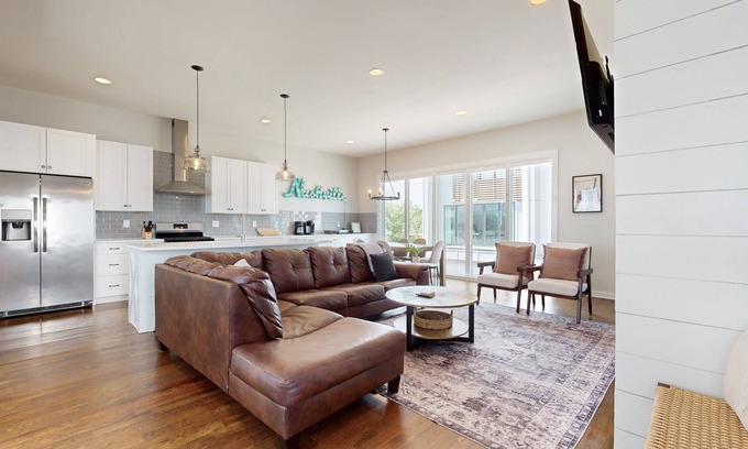 Nashville House | 3BD/3.5BA modern townhouse 7 mins from downtown, walking distance to restaurants