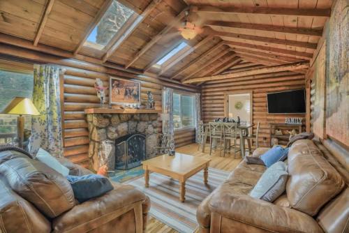 Cascade-Chipita Park House | 3BD Cowboy Cabin Pikes Peak Mountain Log Cabin