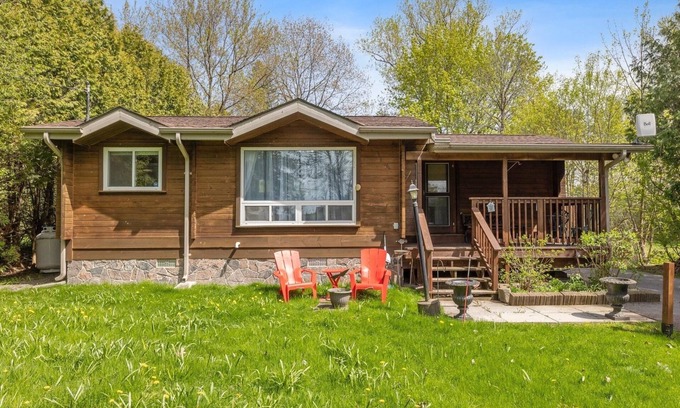 Brechin House | 3bdrm Cottage at Lake Simcoe