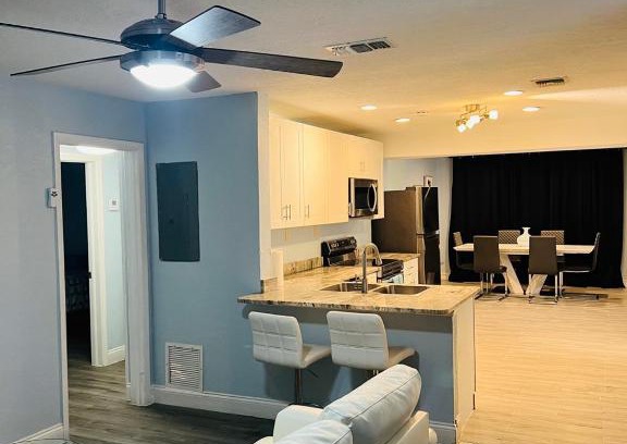 Pine Hills House | 3bdrm modern entertainment home