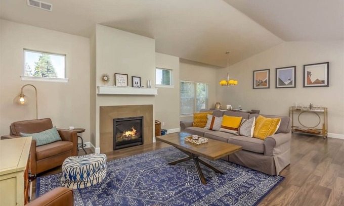 Old Farm District House | 3Bed/2 Bath, Pet friendly,Fenced Backyard, Bend OR