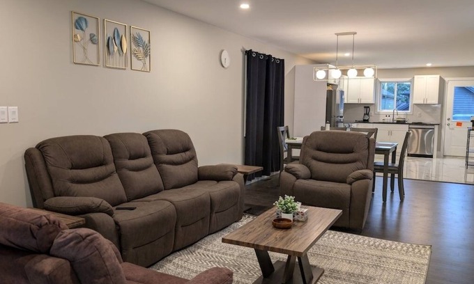 East Windsor House | 3bed Family abode in East Windsor/Tecumseh Rd