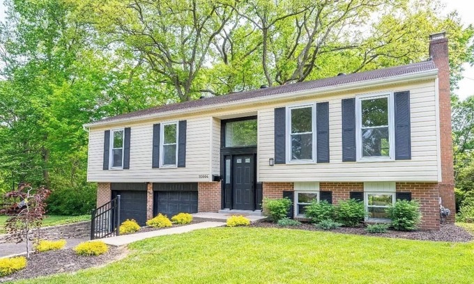Sharonville House | 3bedr/3bath fully remodeled house by Summit park with furnished basement + deck