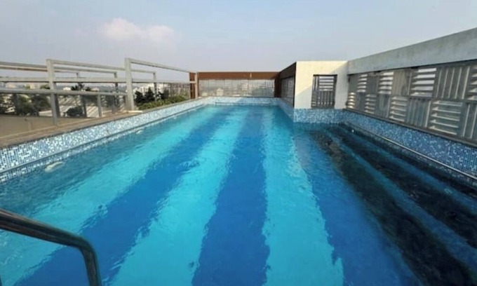 Aundh Apartment | 3bhk with Skylounge & pool