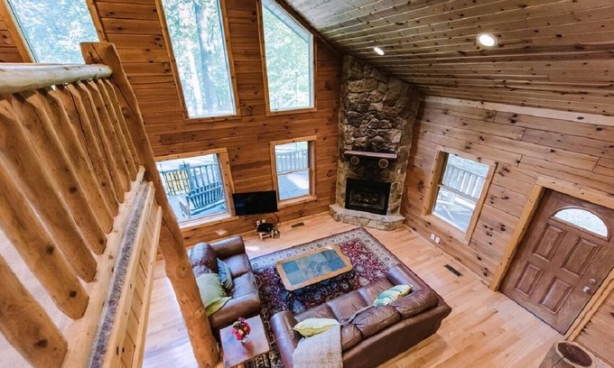 Gnaw Bone Cabin | 3BR, 2.5BA Log Cabin
