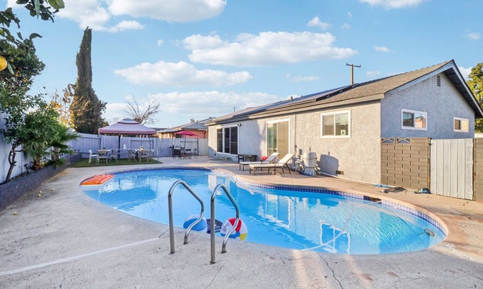 El Cajon House | 3BR/2Bth w Pool, Garage, King Bed, Ranch Style