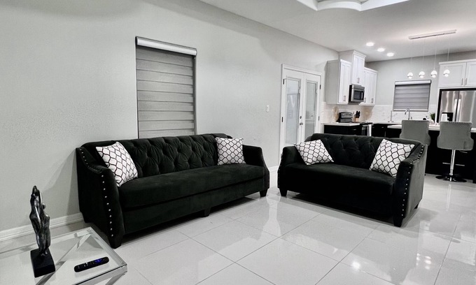 Edinburg Apartment | 3BR Apartment in Downtown Edinburg