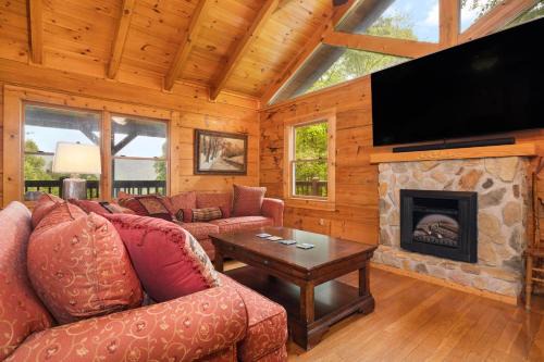 Unicoi County Apartment | 3BR cabin near Nolichucky River in Erwin Single Family Home