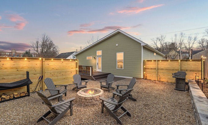 Georgetown House | 3BR Cottage, Fire Pit, Near Horse Park, Walkable to Downtown Shops & Restaurants