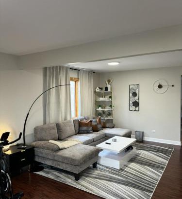 Dunning House | 3BR Gym Workspace Chicago Condo
