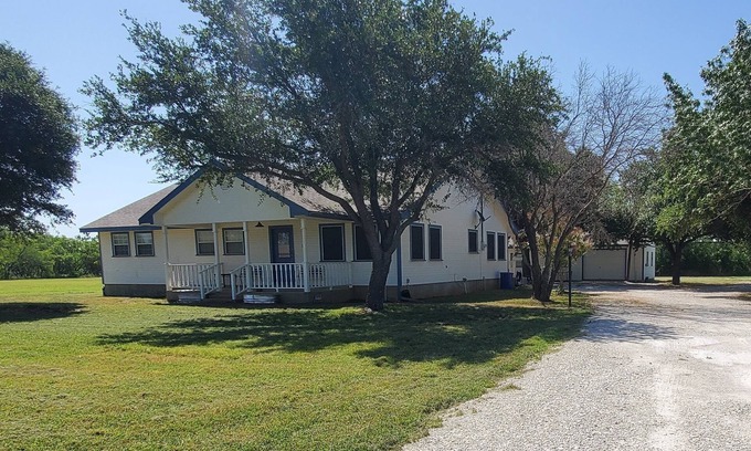 Morgan House | 3BR home@Lake Whitney, 2 mins to boat ramps and parks