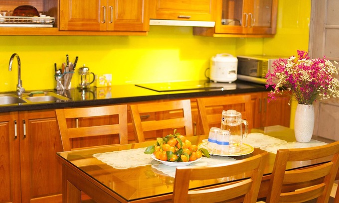 Truc Bach House | 3BR Lakeside & Spacious Modern Fully-furnitured House, steps to Old Quarter