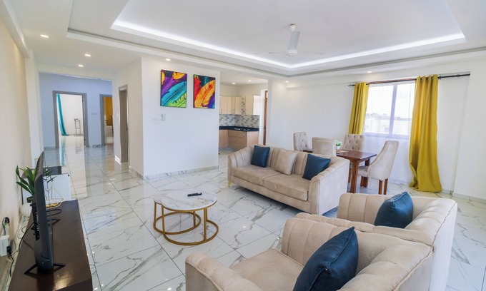 Mombasa Apartment | 3br Luxurious apt facing beach and central to all amenities/entertainment!