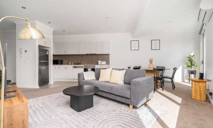 Braddon Apartment | 3BR Modern Apt Prime Location 7 Mins to CBD - Hosted by Canstay