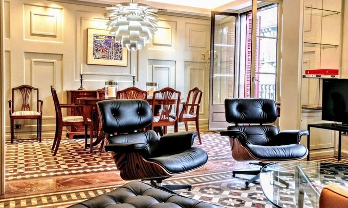 Dreta de l'Eixample Apartment | 3br Modernist Pg de Gràcia high ceilings - Dandi