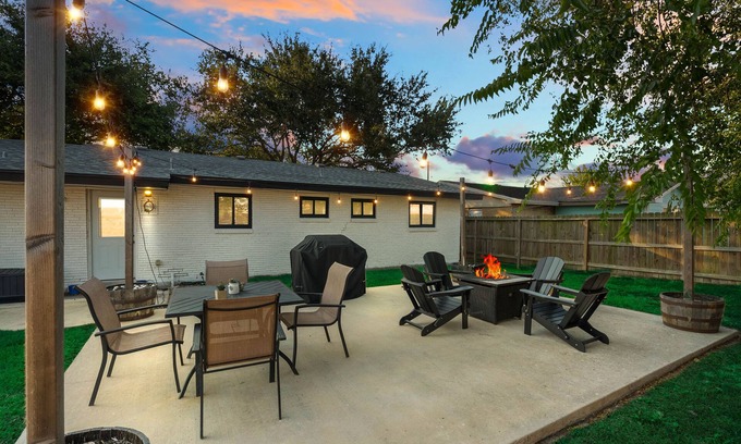 Bay Area House | 3BR Retreat Sleeps 6 Pet-Friendly Full Kitchen Close to Beaches & Dining!