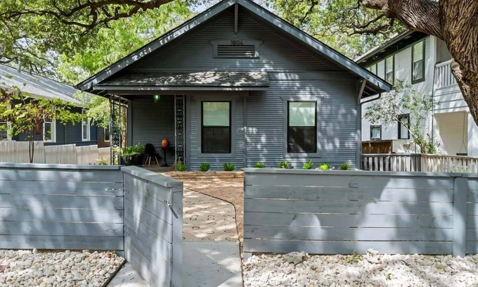 South River City House | 3BR Retro SoCo Home | Heated Cowboy Pool | Near DT