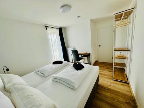 Munchen District Apartment | 3BR stay close to Munich City & Airport