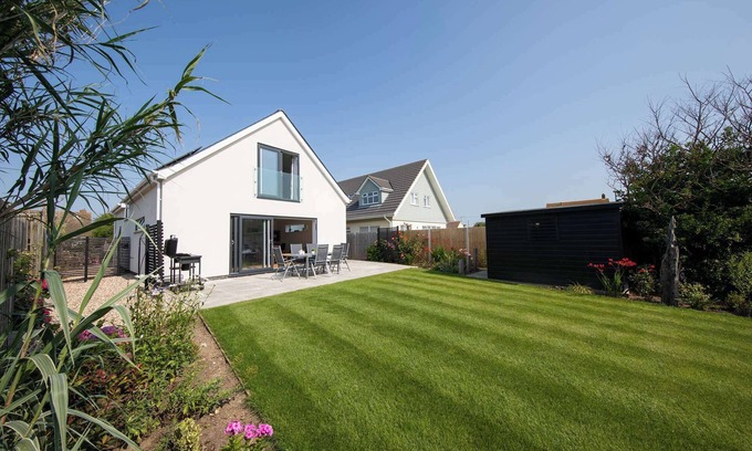 East Wittering House | 3BR Stylish Home, Sea View, Walk to East Wittering