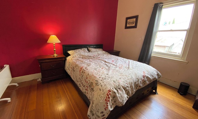 Northcote Apartment | 3BR Unit in the Heart of Beautiful Northcote