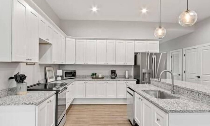 Madison House | 3BRVilla|KingBed Suite|must see!