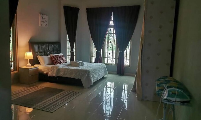 Kota Bharu House | 3R3B in Kota Bharu near Datu River