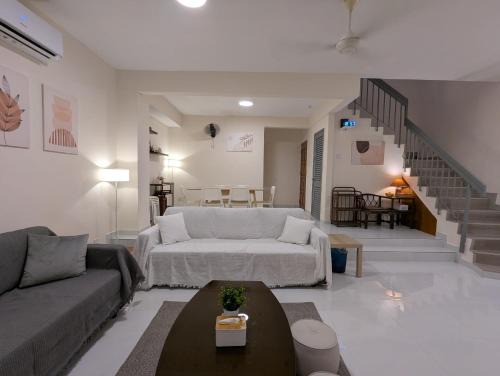 Subang Jaya House | 4-15pax Sawatt Homestay at Subang - Entire House