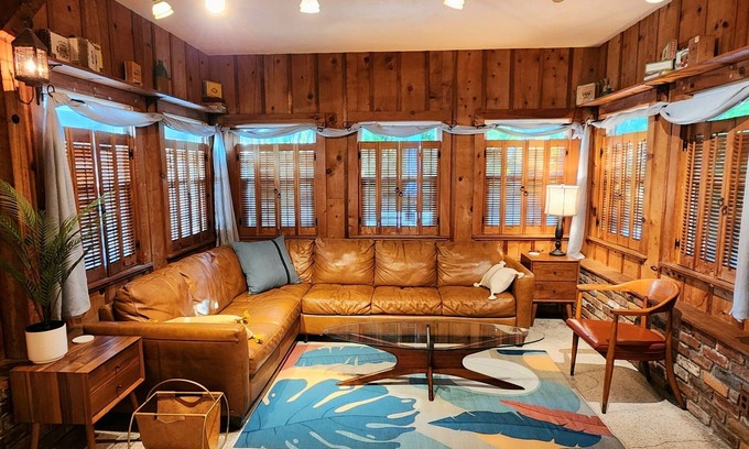 Belle Vista House | 4/4 Beach House w/kng beds, gym and gameroom. Only a 3 min walk to beach!