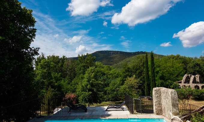 Sauve House | 4-5 pers (115 m²) 2 bedrooms, 2 bathrooms, 2 WC large living room open kitchen