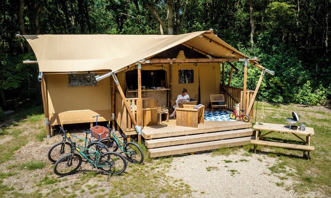 Huizen RV Rental | 4-5-person safari tent in the holiday park Landal Gooise Heide