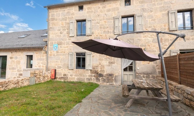 Albaret-le-Comtal House | 4/6 person gîte at Ferme Lionnet