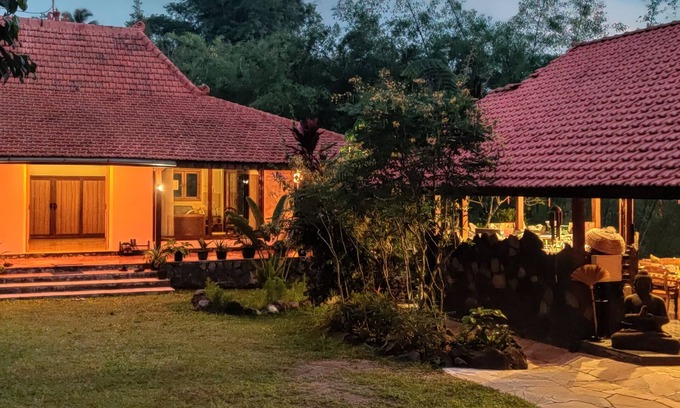Pakem Villa | 4/6-persons sized villa with great views & fresh air, big private tropical land.