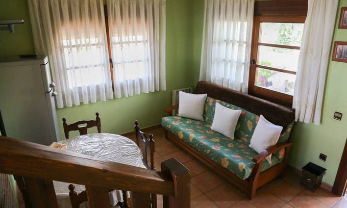 Colmenar del Arroyo Apartment | 4 accommodations with pool, garden and barbecues in an environment of nature.