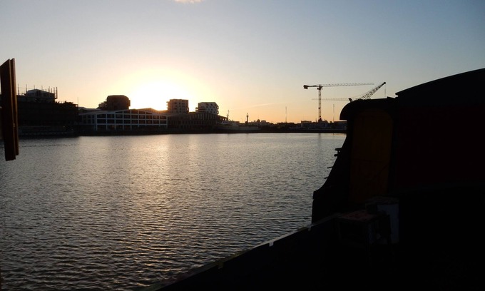 Bassins a Flot Boat Rental | 4 adjoining or interconnecting apartments on a barge
