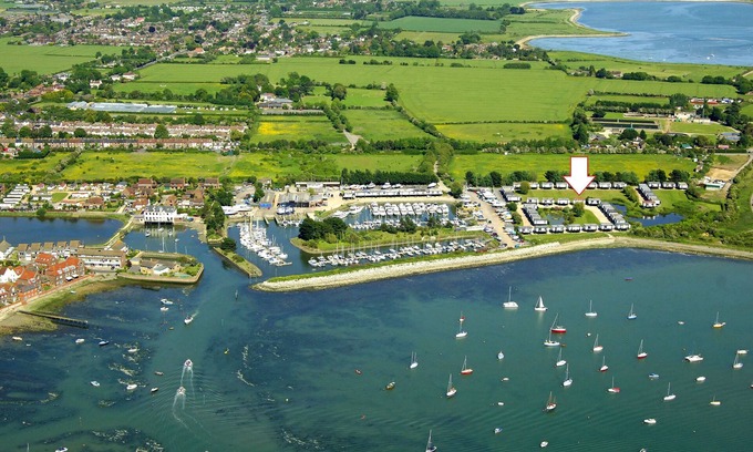 Emsworth Cottage | 4 Avocet Quay , Emsworth - sleeps 4 guests in 2 bedrooms