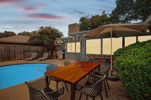 Far North Dallas House | 4-BD Serene Hideaway w Pool Foosball and Patio
