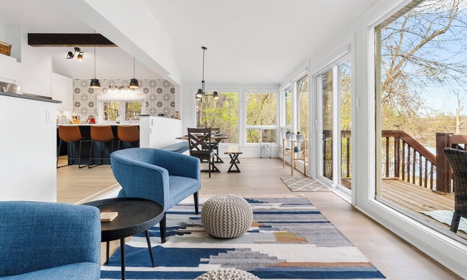 L'Ile-Perrot Cottage | => 4 bdr 2 full baths, renovated house in Île-Perrot, Quebec.