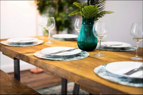 Castle House | 4 Bed Executive Style House - Near City Centre