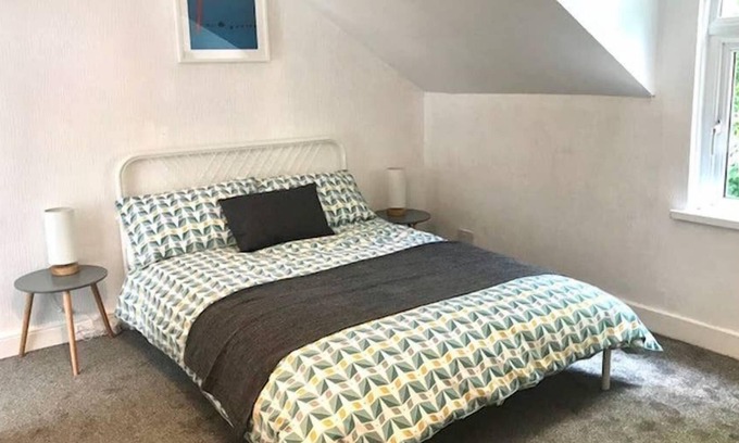 Belfast House | 4 bed Townhouse, 5 min taxi to city centre
