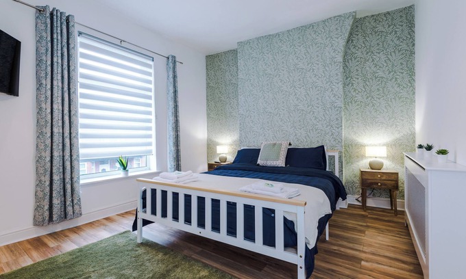 Salford House | 4 Bed Victorian Home, 15 Mins to City Centre